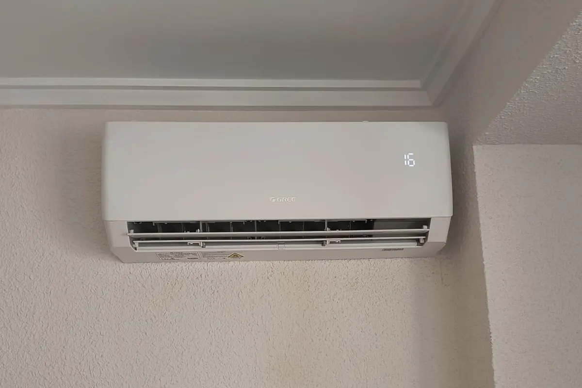Instalación profesional de Gree Pular 12 en Valencia